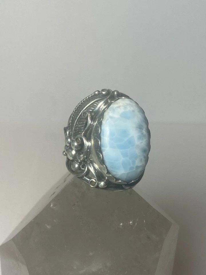 LARIMAR RING BIG SOUTHWEST STERLING SILVER WOMEN MEN: LARIMAR RING BIG SOUTHWEST STERLING SILVER WOMEN MEN Larimar Ring big southwest sterling silver women men Size 11.75 Weight 27.2g Length. 1 3/8" Width. 3/4" Thinnest part 3/16"