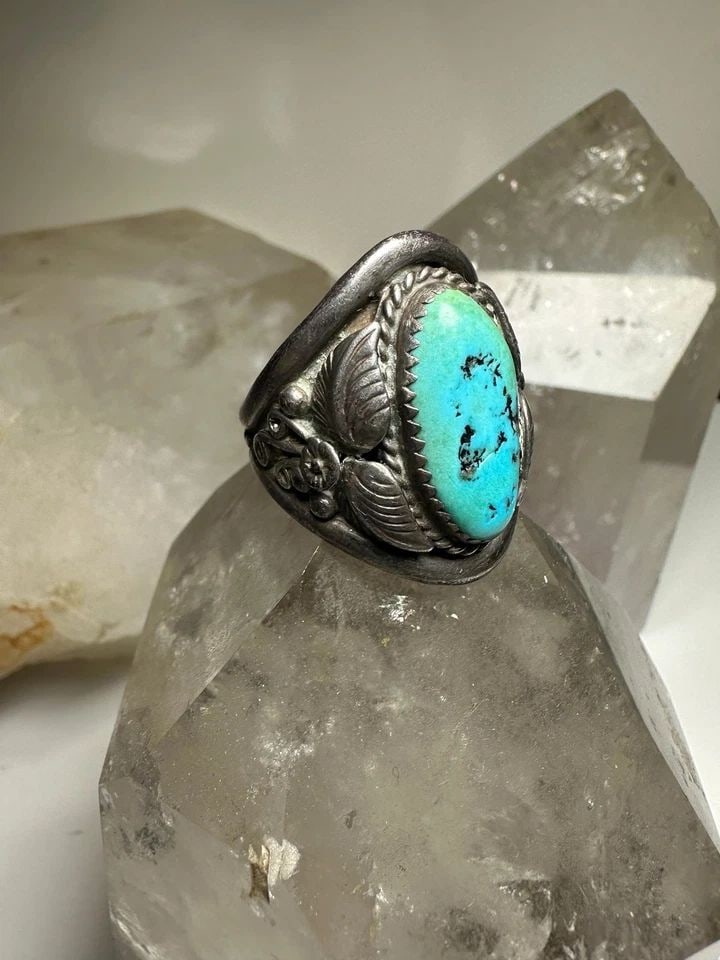 TURQUOISE RING NAVAJO SIGNED AG LEAVES SIZE 8.75 STERLING SILVER WOMEN MEN: TURQUOISE RING NAVAJO SIGNED AG LEAVES SIZE 8.75 STERLING SILVER WOMEN MEN Turquoise ring Navajo signed AG leaves size 8.75 sterling silver women men Size 8.75 Between a size 8.75 and a size 9 Weight.