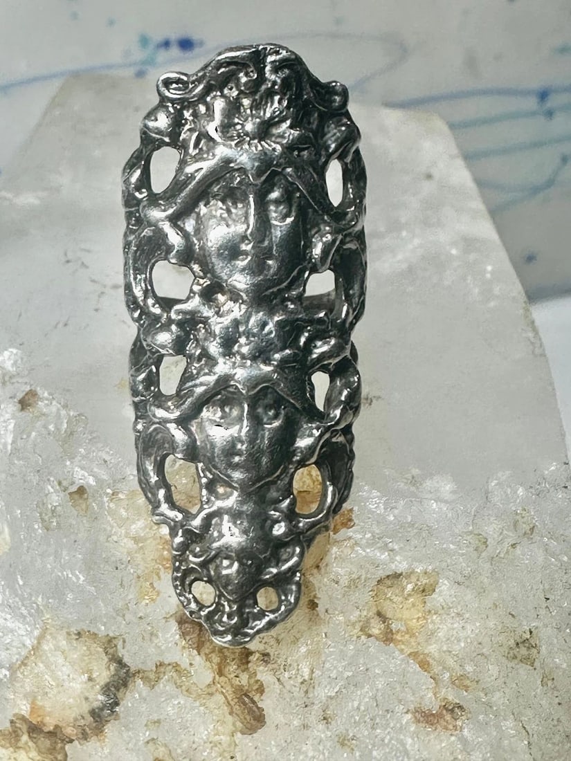 LONG 3 FACES RING ART DECO NOUVEAU FACE SIZE 5.25 STERLING SILVER WOMEN: LONG 3 FACES RING ART DECO NOUVEAU FACE SIZE 5.25 STERLING SILVER WOMEN Long 3 faces ring Art Deco Nouveau face size 5.25 sterling silver women Size 5.25 Weight 10.1g length 1. 3/4" Width 5/8" Thinnes