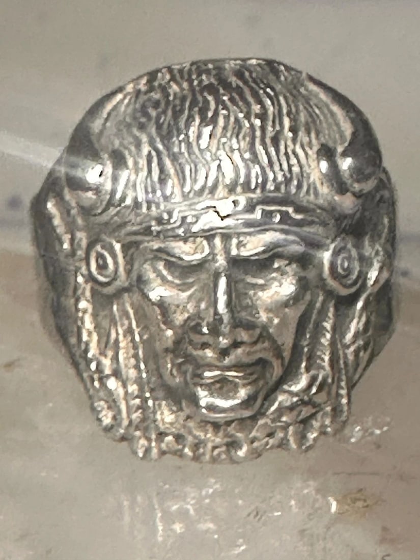 BUFFALO HEADDRESS RING SOUTHWEST CHIEF SIZE 10.2 STERLING SILVER MEN WOMEN: BUFFALO HEADDRESS RING SOUTHWEST CHIEF SIZE 10.2 STERLING SILVER MEN WOMEN Buffalo headdress ring southwest chief size 10.25 sterling silver men Size 10.25 Between a size 10.25 and a size 11 Depending