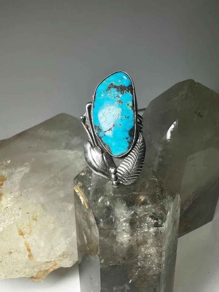 NAVAJO RING LONGTURQUOISE SIZE 6.50 STERLING SILVER WOMEN: NAVAJO RING LONGTURQUOISE SIZE 6.50 STERLING SILVER WOMEN Navajo ring longTurquoise size 6.50 sterling silver women Signed MF AS IS Stone is loose Size 6.50 Between a size 6.50 and a size 6.75 Weight.