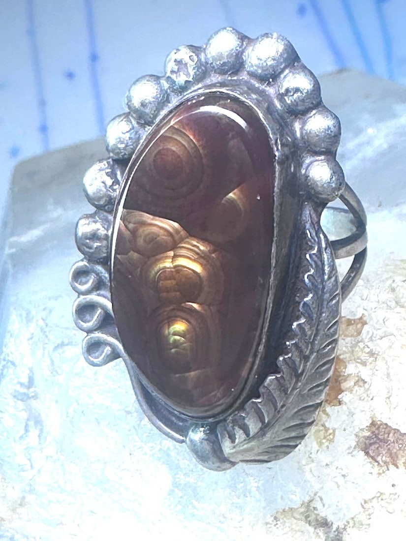 FIRE AGATE RING NAVAJO STERLING SILVER BEADED DESIGN SIZE 5 WOMEN GIRLS: FIRE AGATE RING NAVAJO STERLING SILVER BEADED DESIGN SIZE 5 WOMEN GIRLS Fire Agate ring Navajo beaded design sterling silver size 5 women girls Size 5 Weight 11.5g Length 1 3/8" Width 7/8" Band in bac