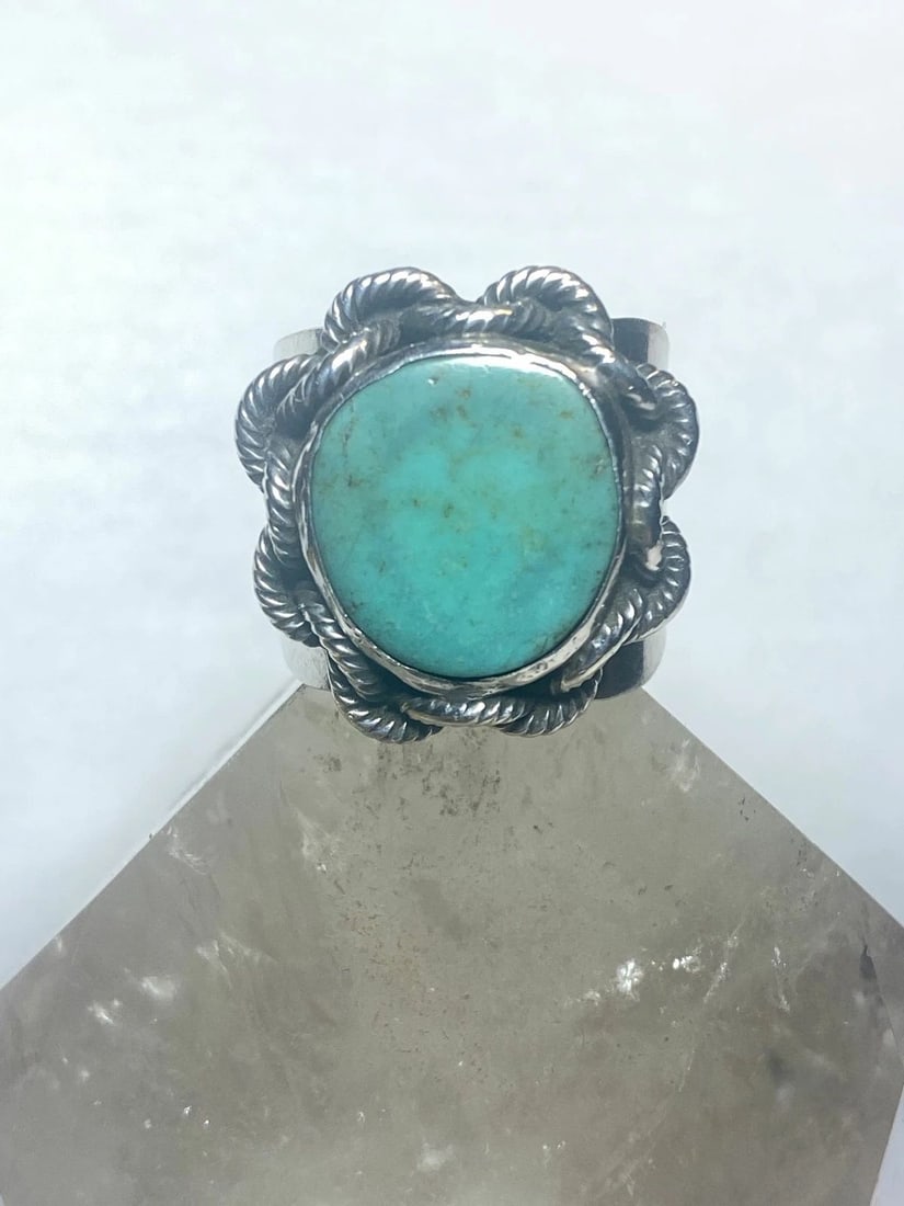 TURQUOISE RING NAVAJO CHAIN BAND STERLING SILVER WOMEN MEN: TURQUOISE RING NAVAJO CHAIN BAND STERLING SILVER WOMEN MEN Turquoise ring southwest chain band sterling silver women men Size 9.25 Weight 11.9g Widest part 1" Thinnest part 1/4"