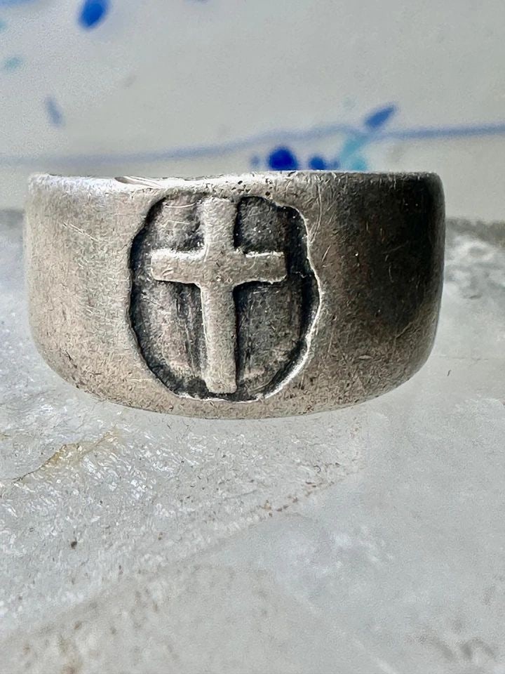 GUSTERMAN RING SIZE 6 CROSS RELIGIOUS STERLING SILVER WOMEN MEN GEORGETOWN: GUSTERMAN RING SIZE 6 CROSS RELIGIOUS STERLING SILVER WOMEN MEN GEORGETOWN Gusterman ring size 6 Cross Religious sterling silver women men Georgetown Size 6 Between a size 6 and a size 6.25 Weight 5.5