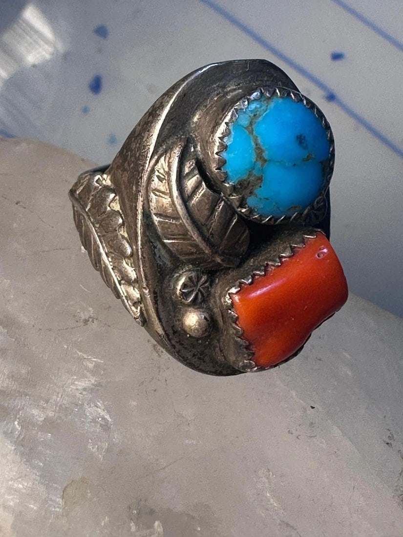 NAVAJO RING TURQUOISE LEAF CORAL BAND SIZE 10 STERLING SILVER WOMEN MEN: NAVAJO RING TURQUOISE LEAF CORAL BAND SIZE 10 STERLING SILVER WOMEN MEN Navajo ring turquoise leaf coral band size 10 sterling silver women men Size 10 Weight 21.1g Length 1. 1/8 Width 3/4" Thinnest p