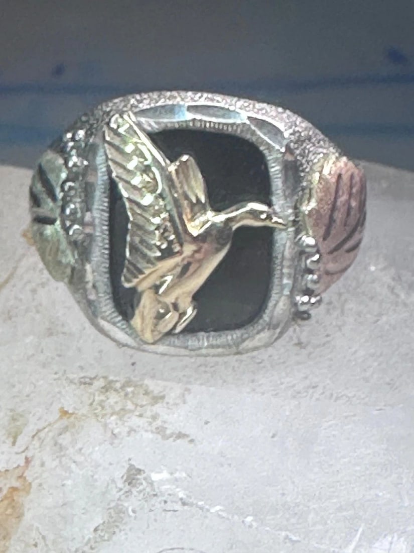 BLACK HILLS GOLD RING GOOSE LEAVES BIRD ONYX SIZE 11.75 STERLING SILVER WOMEN ME: BLACK HILLS GOLD RING GOOSE LEAVES BIRD ONYX SIZE 11.75 STERLING SILVER WOMEN ME Black Hills Gold ring goose onyx leaves bird size 11.75 sterling silver women men Size 11.75 Between a size 11.75 and a
