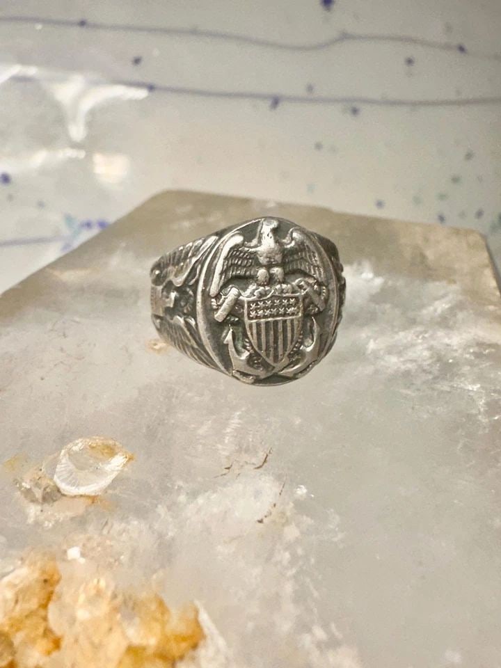 EAGLE RING USA BAND BAND SIZE 5.75 STERLING SILVER WOMEN MEN: EAGLE RING USA BAND BAND SIZE 5.75 STERLING SILVER WOMEN MEN Eagle ring USA band band Size 5.75 sterling silver women men Size 5.75 Weight. 8.4g Length 1/2" Width 1/4" Band in Back. 5/32"