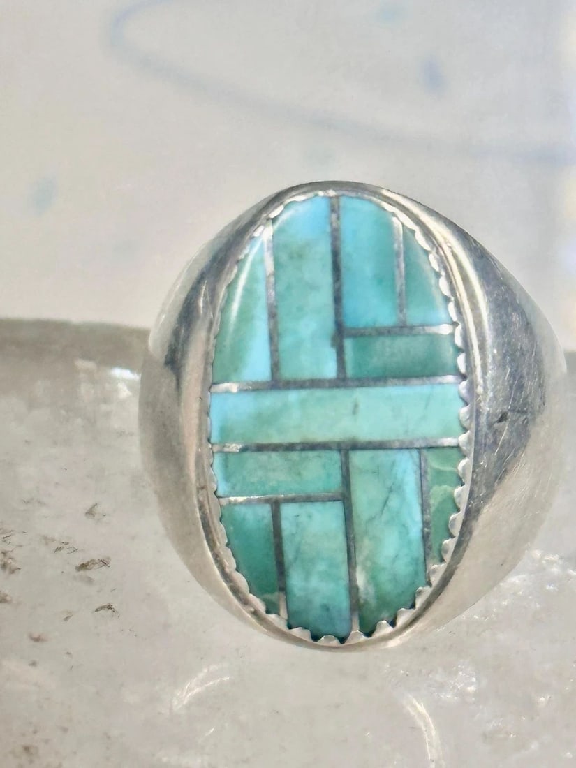 TURQUOISE RING NAVAJO SIGNED FB SIZE 8.50 STERLING SILVER WOMEN: TURQUOISE RING NAVAJO SIGNED FB SIZE 8.50 STERLING SILVER WOMEN Turquoise ring Navajo signed FB size 8.50 sterling silver women Size 8.50 Weight. 11.9g Length 7/8' Width 7/16" Thinnest pat of band 5/3