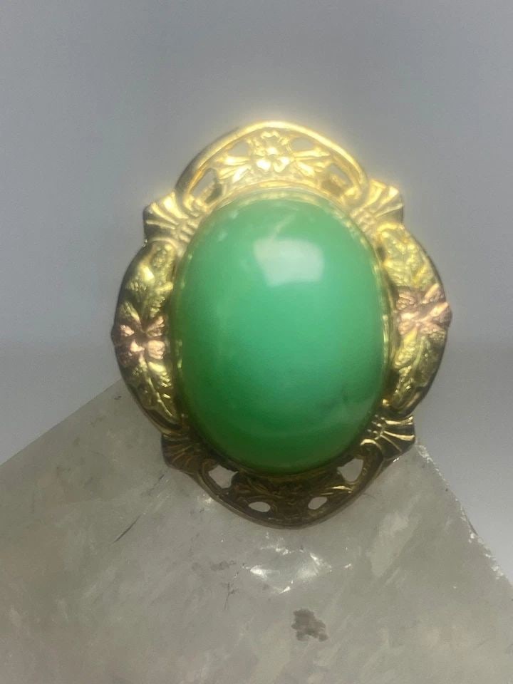 JADE RING FLORAL STERLING SILVER FLORAL BAND WOMEN GIRLS: JADE RING FLORAL STERLING SILVER FLORAL BAND WOMEN GIRLS Jade Ring floral sterling silver floral band women girls unknown overlay goldish in color Size 7 Weight 7.6g Length 1. 1/8" Width 7/16" Thinnes