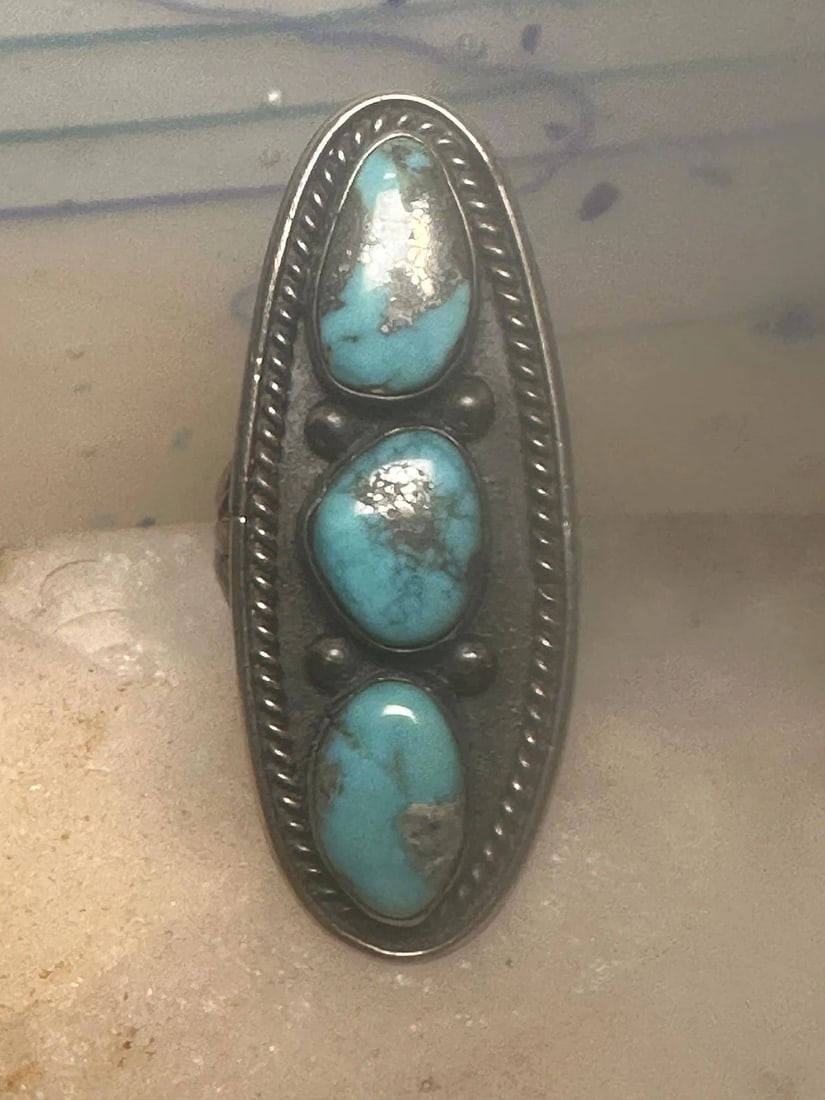 LONG TURQUOISE RING NAVAJO SIZE 5.5 STERLING SILVER WOMEN: LONG TURQUOISE RING NAVAJO SIZE 5.5 STERLING SILVER WOMEN Long turquoise ring Navajo Size 5.5 sterling silver women Size 5.50 Weight. 14.2g Length 1. 7/8" Width 3/4" Band in Back. 1/8"