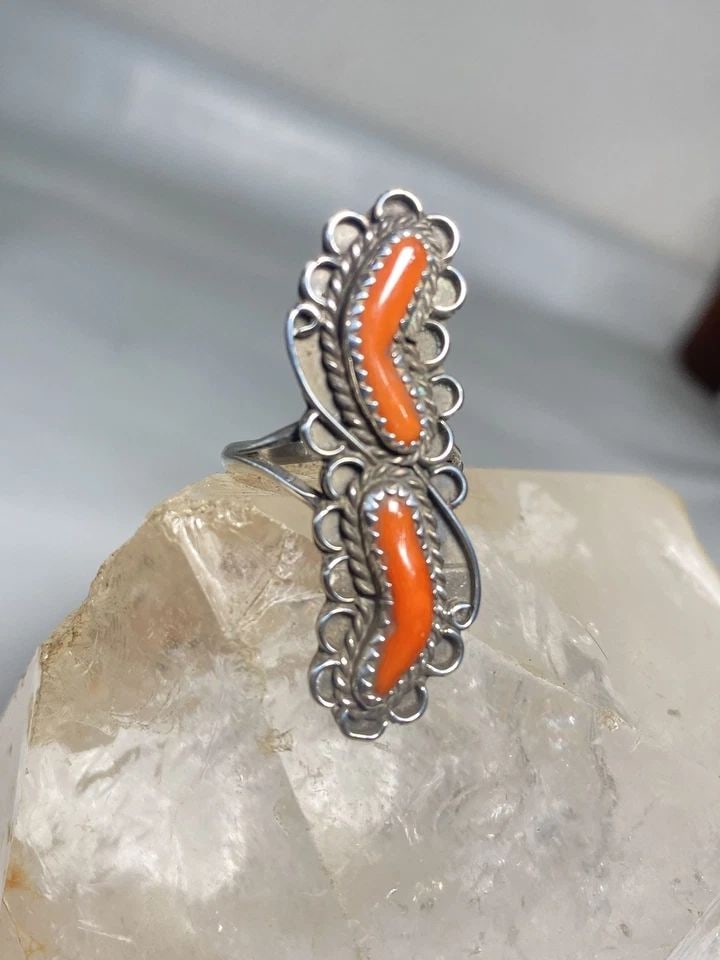CORAL RING SIZE 7.50 NAVAJO SOUTHWEST LONG STERLING SILVER WOMEN: CORAL RING SIZE 7.50 NAVAJO SOUTHWEST LONG STERLING SILVER WOMEN Coral ring Navajo southwest long sterling silver women Size 7.50 Weight 7.8g Length. 1. 5/8" Width 5/8" Thinnest part 1/8"