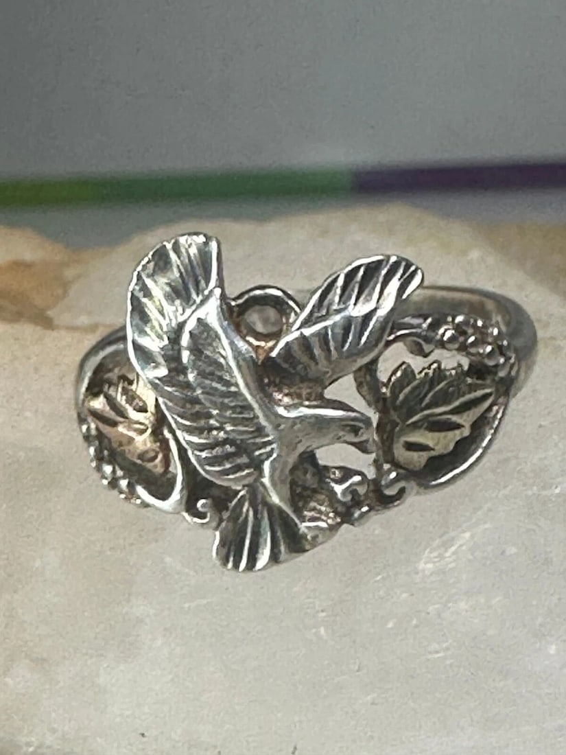 EAGLE RING SIZE 8 BLACK HILLS GOLD STERLING SILVER WOMEN GIRLS: EAGLE RING SIZE 8 BLACK HILLS GOLD STERLING SILVER WOMEN GIRLS Eagle ring size 8 sterling silver women girls AS IS See Photo of the back of the band -- slight crack on band structurally secure Signed 