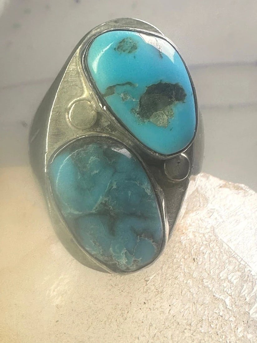 NAVAJO TURQUOISE RING SIZE 11.25 STERLING SILVER GIRLS WOMEN MEN: NAVAJO TURQUOISE RING SIZE 11.25 STERLING SILVER GIRLS WOMEN MEN Navajo turquoise ring size 11.25 sterling silver girls women men Size 11.25 Weight 20.2g Length. 1 1/4" Width 5/8" Thinnest part of ban