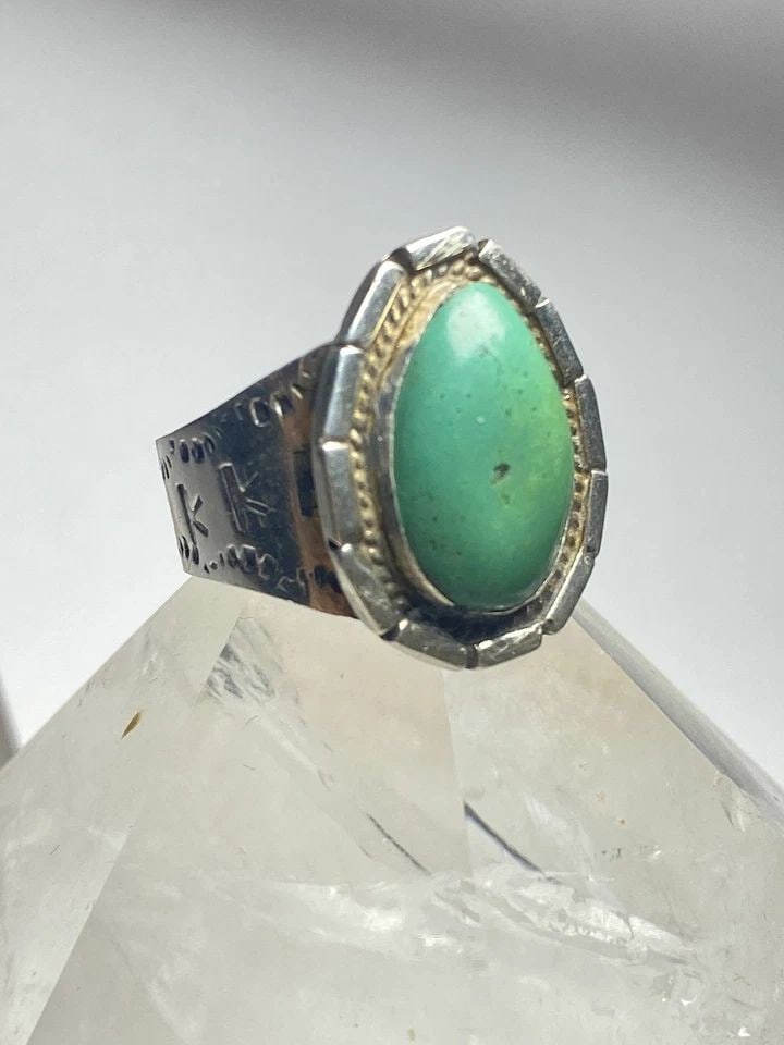 TURQUOISE RING SIZE 11 LONG NAVAJO SOUTHWEST NATIVE AMERICAN STERLING SILVER WO: TURQUOISE RING SIZE 11 LONG NAVAJO SOUTHWEST NATIVE AMERICAN STERLING SILVER WO Turquoise ring long southwest sterling silver women men Size 11 Weight 9.3g Length. 1" Width 3/4" Thinnest part of band 