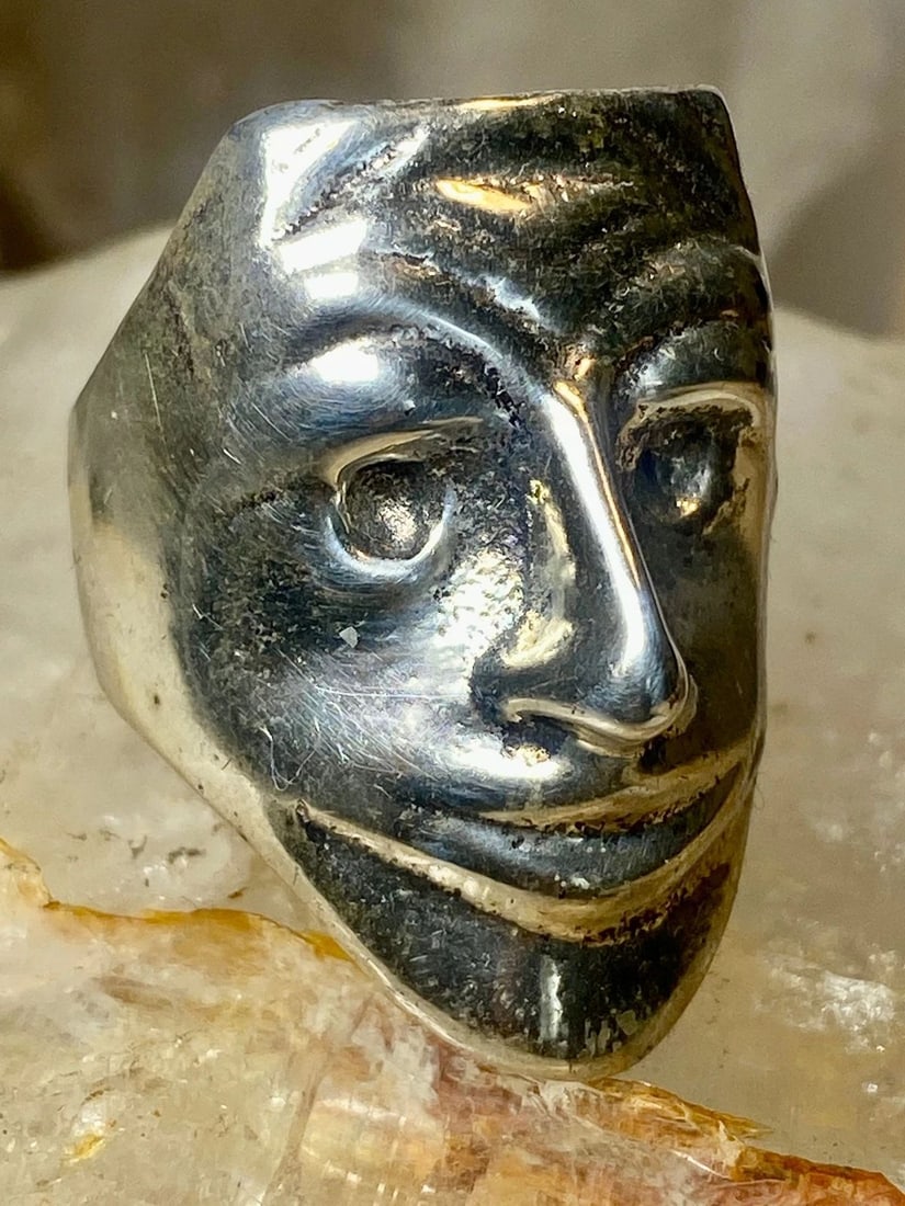 FACE RING SIZE 8.75 MASK BAND STERLING SILVER WOMEN MEN: FACE RING SIZE 8.75 MASK BAND STERLING SILVER WOMEN MEN Face ring mask band sterling silver women men May have been resized Size 8.75 Between a size 8.75 and a size 9 Weight 20.8g Length 1 1/4" Width 