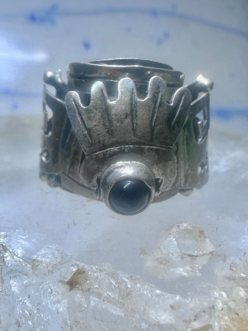 POISON RING ONYX AZTEC MAYAN DESIGN SIZE 8.5 STERLING SILVER WOMEN GIRLS: POISON RING ONYX AZTEC MAYAN DESIGN SIZE 8.5 STERLING SILVER WOMEN GIRLS Poison ring onyx Aztec Mayan design size 8.5 sterling silver women girls Size 8.5 Adjustable Weight 9.6g Width 3/4" Thinnest pa