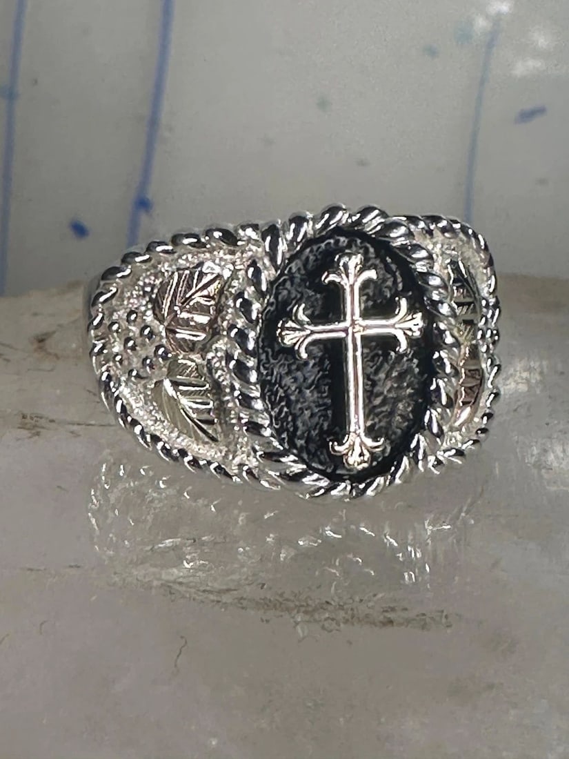 BLACK HILLS GOLD RING CROSS BAND RELIGIOUS CHRISTIAN SIZE 10.5 STERLING SILVER W (1 of 2)