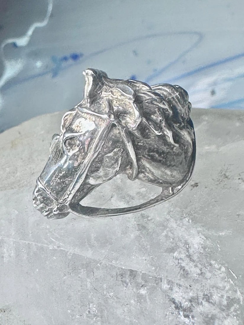 VINTAGE HORSE RING COWGIRL SIZE 7 SOUTHWEST STERLING SILVER WOMEN MEN: VINTAGE HORSE RING COWGIRL SIZE 7 SOUTHWEST STERLING SILVER WOMEN MEN Vintage Horse ring cowgirl size 7 southwest sterling silver women men Size 7 Weight. 12.8g Width. 1" Thinnest part of band 1/4"