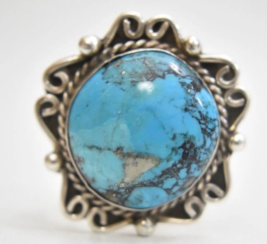 NAVAJO TURQUOISE RING LARGE ROUND VINTAGE STERLING SILVER SIZE 7.5: NAVAJO TURQUOISE RING LARGE ROUND VINTAGE STERLING SILVER SIZE 7.5 Turquoise ring Large round southwest vintage sterling silver Size 7.50 Weight 12.1g Diameter 1 1/4" Thinnest Part of Band 1/8" Delive