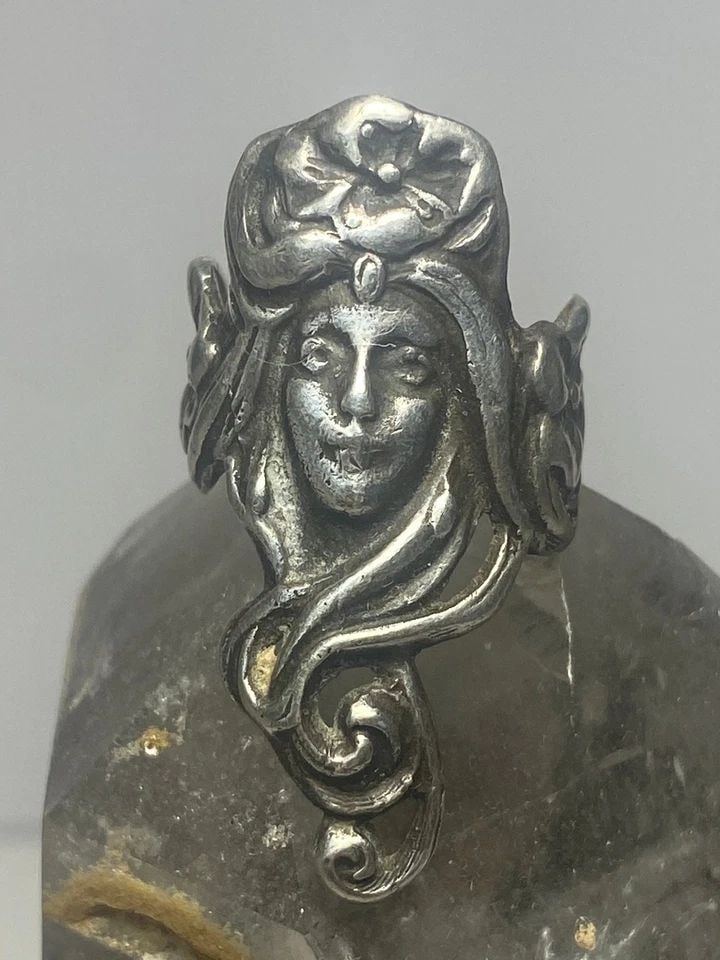 ART DECO FACE SIZE 5.75 W FLOWERS STERLING SILVER WOMEN GIRLS: ART DECO FACE SIZE 5.75 W FLOWERS STERLING SILVER WOMEN GIRLS Art Deco face w flowers sterling silver women girls Size 5.75 Weight 5.9g Length 1/2" Thinnest part of the band 5/32"