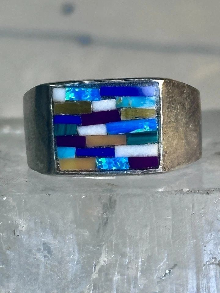 ZUNI RING OPALS ? INLAY BAND WITH BLUE STONES SIZE 6.7 STERLING SILVER WOMEN ME: ZUNI RING OPALS ? INLAY BAND WITH BLUE STONES SIZE 6.7 STERLING SILVER WOMEN ME Zuni ring opals ? inlay band with blue stones size 6.7 sterling silver women men Size 6.75 Weight. 10g Length 3/8" Width