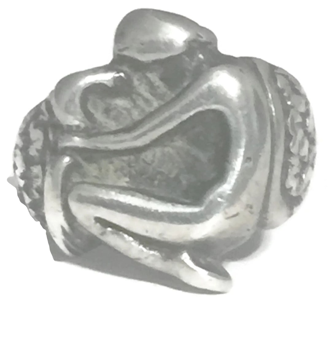 VINTAGE LADY NUDE WOMAN KNEELING STERLING SILVER RING SIZE 9.75 14.5G: VINTAGE LADY NUDE WOMAN KNEELING STERLING SILVER RING SIZE 9.75 14.5G Vintage Kneeling Naked Lady Signed with the U and two arrows on either side Size 9.75 Between a Size 9.75 and a Size 10 Weight 14.