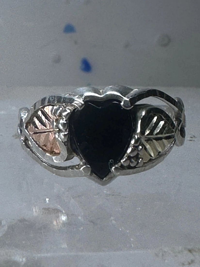 BLACK HILLS GOLD RING SIZE 6.75 HEART VALENTINE LEAVES STERLING SILVER WOMEN: BLACK HILLS GOLD RING SIZE 6.75 HEART VALENTINE LEAVES STERLING SILVER WOMEN Black Hills Gold Ring heart Valentine leaves sterling silver women Size 6.75 Weight 3.3g length 3/8" Thinnest part 1/8"
