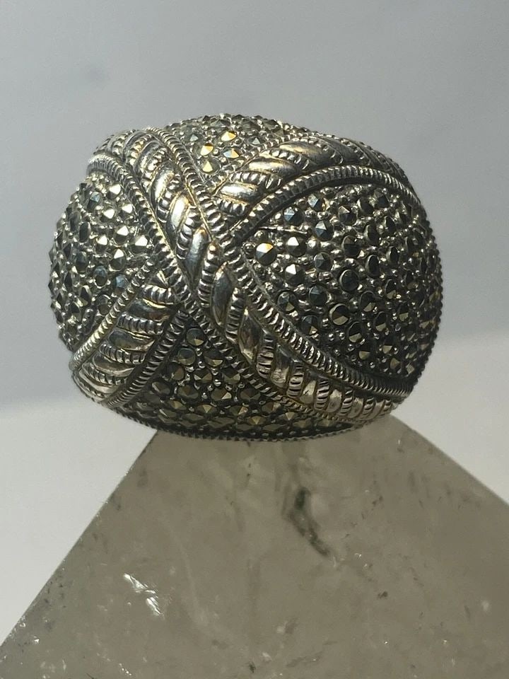 MARCASITE RING DOME BAND WIDE BAND STERLING SILVER WOMEN: MARCASITE RING DOME BAND WIDE BAND STERLING SILVER WOMEN Marcasite ring Dome band wide band sterling silver women Size 7.75 Weight 15.9g Length 3/4" Width. 1" Thinnest part of band 3/16"