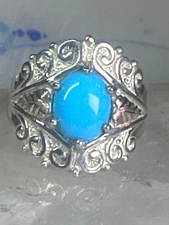 BLACK HILLS GOLD RING TURQUOISE BAND SIZE 8 STERLING SILVER WOMEN GIRLS: BLACK HILLS GOLD RING TURQUOISE BAND SIZE 8 STERLING SILVER WOMEN GIRLS Black Hills Gold ring Turquoise band size 8 sterling silver women girls Size 8 Weight 7.8g Width. 3/4" Thinnest part of band 5/3