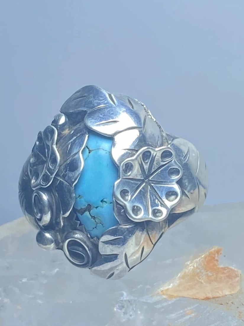 TURQUOISE RING FLOWERS SOUTHWEST STERLING SILVER WOMEN: TURQUOISE RING FLOWERS SOUTHWEST STERLING SILVER WOMEN Turquoise ring flowers southwest sterling silver women Size 10 Weight 11.9g Length 1" Width. 3/4" Thinnest part 1/4"