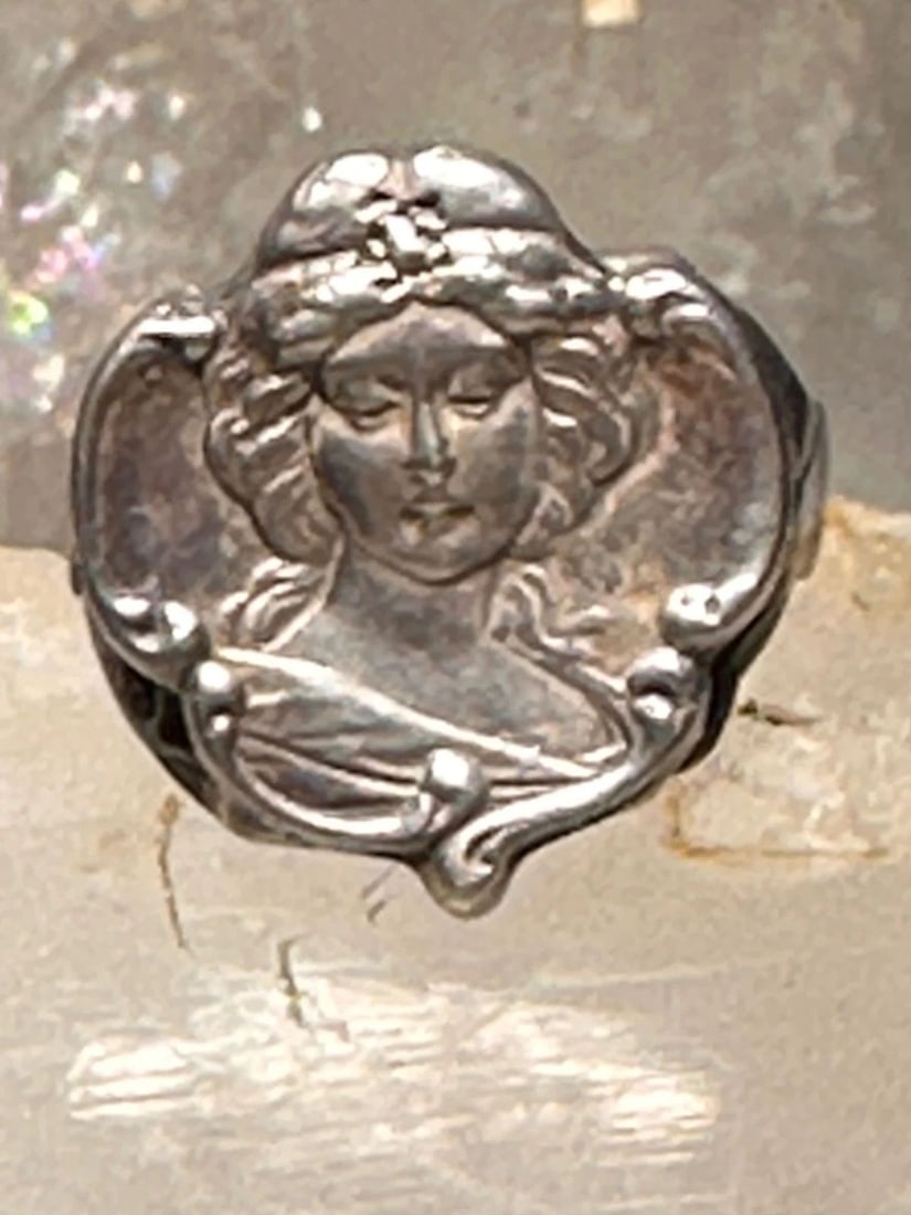 ART DECO FACE RING SIZE 4.50 LEAF SCROLL BAND STERLING SILVER WOMEN: ART DECO FACE RING SIZE 4.50 LEAF SCROLL BAND STERLING SILVER WOMEN Art Deco face ring size 4.50 leaf scroll band sterling silver women Size 4.50 Between a size 4.50 and a size 4.75 Weight 4.5g Length