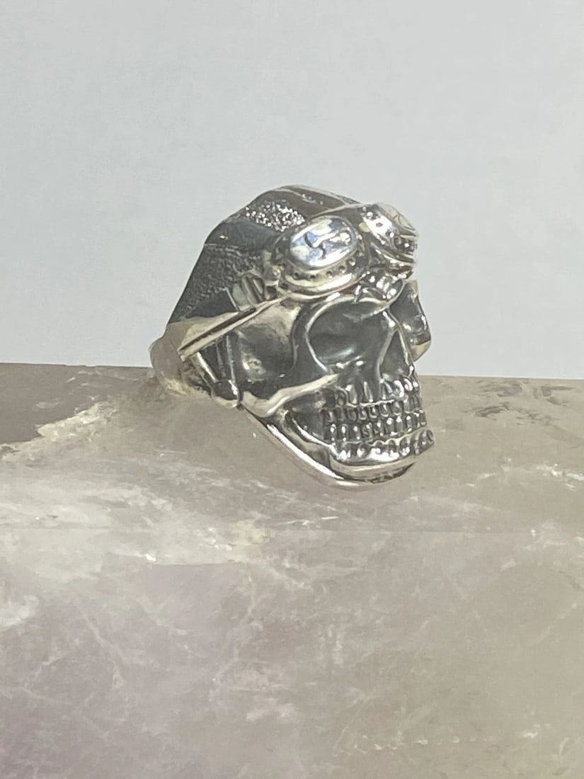 SKULL RING BIKER BAND MOTORCYCLE GOGGLES STERLING SILVER BAND MEN WOMEN: SKULL RING BIKER BAND MOTORCYCLE GOGGLES STERLING SILVER BAND MEN WOMEN Skull ring biker band motorcycle goggles sterling silver band men women Size 8.50 Weight 16.7g Length 1 3/16" Width. 3/4" Thinne
