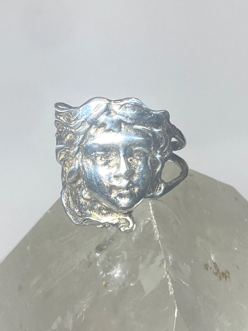 FACE RING ART NOUVEAU SIZE 7 BAND STERLING SILVER: FACE RING ART NOUVEAU SIZE 7 BAND STERLING SILVER Face ring Art Nouveau size 7 band sterling silver I leave the rings unpolished until I sell .. If the buyer wants the ring polished I will then polish
