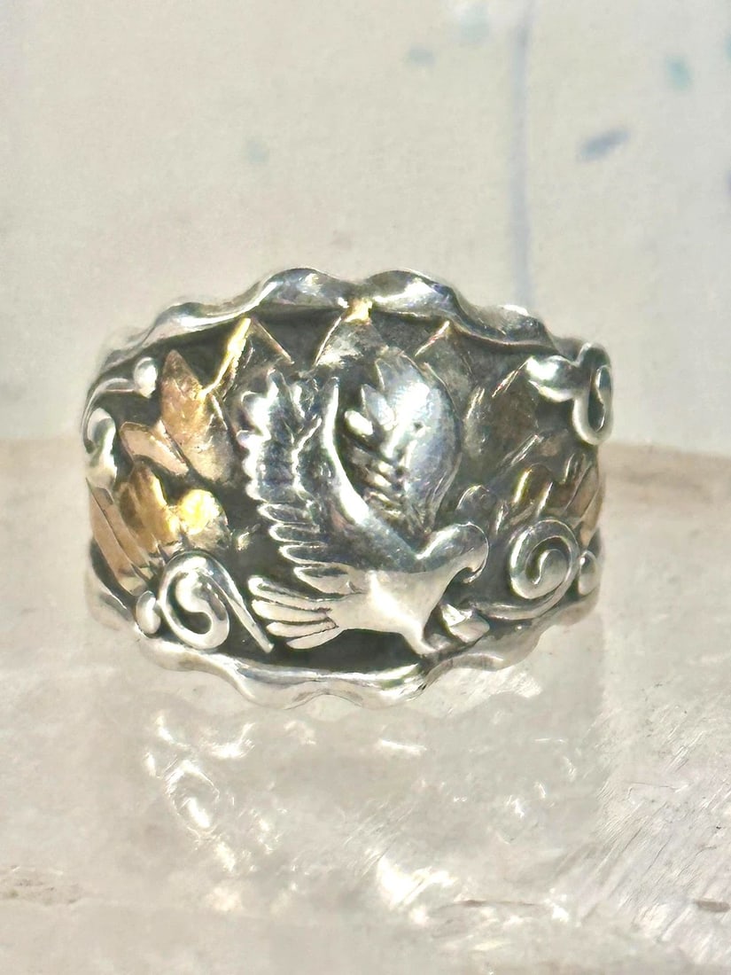 NAVAJO RING EAGLE BAND BY RB STERLING SILVER COPPER SIZE 9.75: NAVAJO RING EAGLE BAND BY RB STERLING SILVER COPPER SIZE 9.75 Navajo ring Eagle Band by RB sterling silver copper size 9.75 Size 9.75 Between a size 9.75 and a size 10 Weight 9.3g Length 3/4" Width 3/