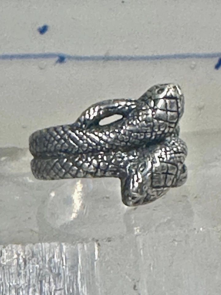 DOUBLE SNAKE RING SNAKES BAND SIZE 8.75 STERLING SILVER WOMEN MEN: DOUBLE SNAKE RING SNAKES BAND SIZE 8.75 STERLING SILVER WOMEN MEN Double Snake ring snakes band size 8.75 sterling silver women men Size 8.75 Weight 7.6g Width 1/2" Thinnest part of band in back 1/4"