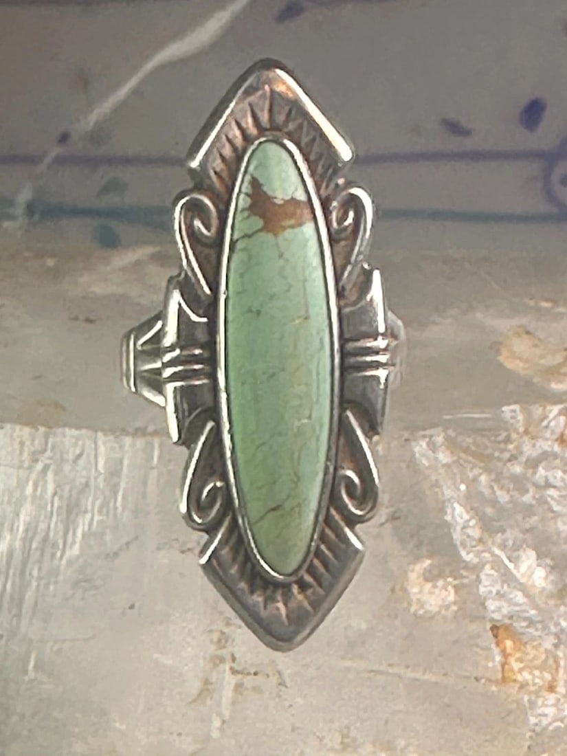 NAVAJO RING LONG TURQUOISE SIZE 7 STERLING SILVER WOMEN: NAVAJO RING LONG TURQUOISE SIZE 7 STERLING SILVER WOMEN Navajo ring long turquoise size 7 sterling silver women Size 7 Weight. 9.3g Length 1 5/8" Width. 5/8" Thinnest part of band 5/32"
