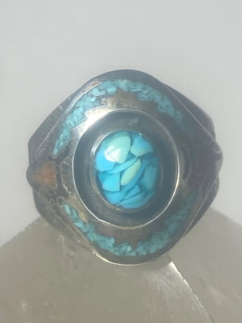 TURQUOISE RING SOUTHWEST CORAL CHIPS STERLING SILVER WOMEN: TURQUOISE RING SOUTHWEST CORAL CHIPS STERLING SILVER WOMEN Turquoise ring southwest coral chips sterling silver women Size 8.50 Weight 11.4g Widest 7/8" Thinnest part 7/32"