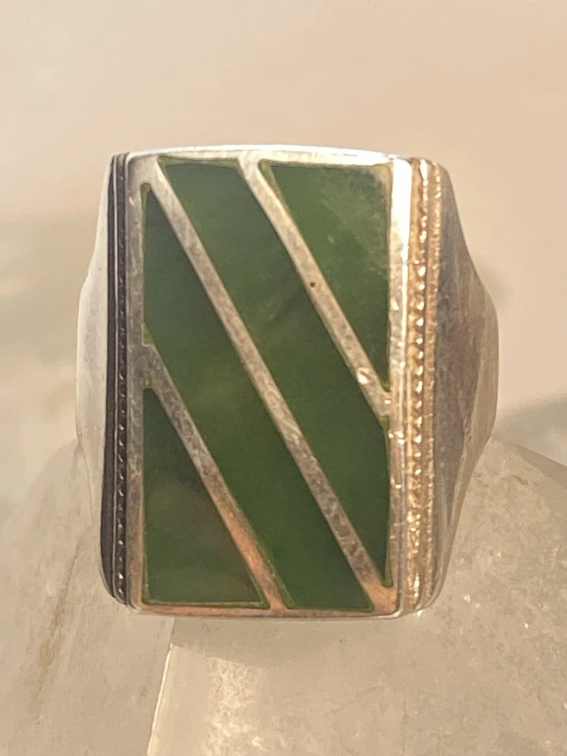 GREEN RING SIZE 8.75 STERLING SILVER MEN WOMEN: GREEN RING SIZE 8.75 STERLING SILVER MEN WOMEN Green ring sterling silver men women Size 8.75 Between a. size 8.75 and a size 9 Weight 14g Length. 7/8" Width 1/2" Thinnest part of band 3/16"