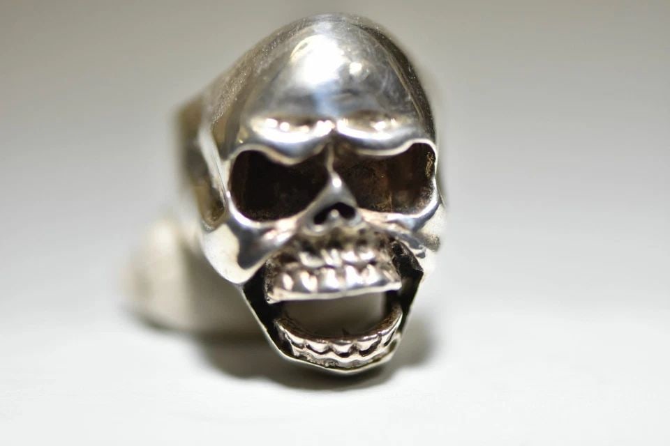 SKULL RING SIZE 8.75 VINTAGE STERLING SILVER BIKER MEN B: SKULL RING SIZE 8.75 VINTAGE STERLING SILVER BIKER MEN B Skull ring sterling silver biker men Size 8.75 Between a Size 8.75 and size 9 weight 17.3g Widest part of band 1 1/4" Thinnest part of band 1/4