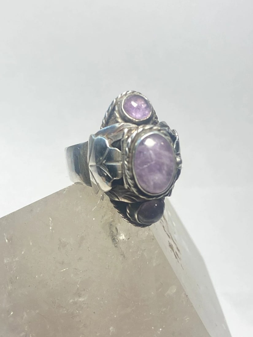 POISON RING MEXICO AMETHYST STERLING SILVER WOMEN GIRL: POISON RING MEXICO AMETHYST STERLING SILVER WOMEN GIRL Poison ring Mexico amethyst sterling silver women girl Size 8.50 adjustable Weight. 8.5g Length 1 1/8" Width. 3/8" Thinnest part of band 3/16"