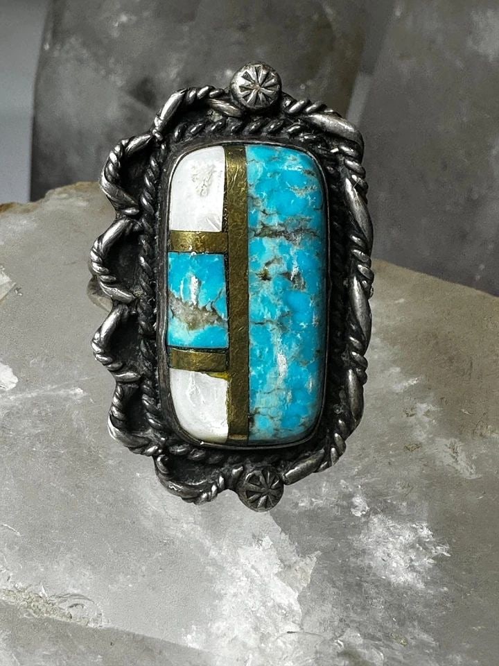 LONG TURQUOISE RING MOP SIZE 11 NAVAJO STERLING SILVER WOMEN: LONG TURQUOISE RING MOP SIZE 11 NAVAJO STERLING SILVER WOMEN Long Turquoise ring MOP size 11 Navajo sterling silver women Goldish brass lines between the stones Size 11 Weight. 14.4g Length 1 1/2" Wid