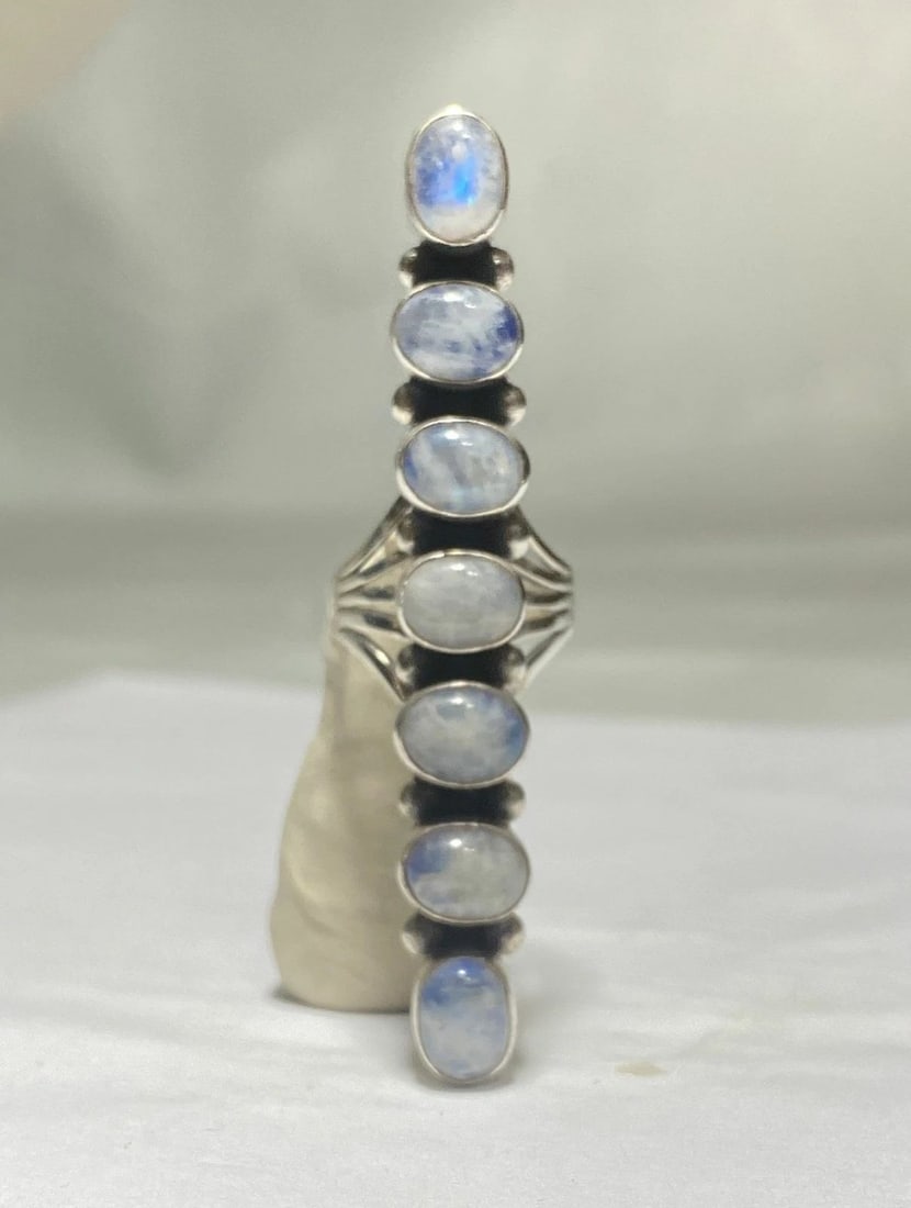 LONG MOONSTONE RING SOUTHWEST STERLING SILVER WOMEN GIRLS: LONG MOONSTONE RING SOUTHWEST STERLING SILVER WOMEN GIRLS long moonstone ring southwest sterling silver women girls Size 7 Weight 21.1g Length 2 3/4" Width 3/8" Thinnest part of the band 1/