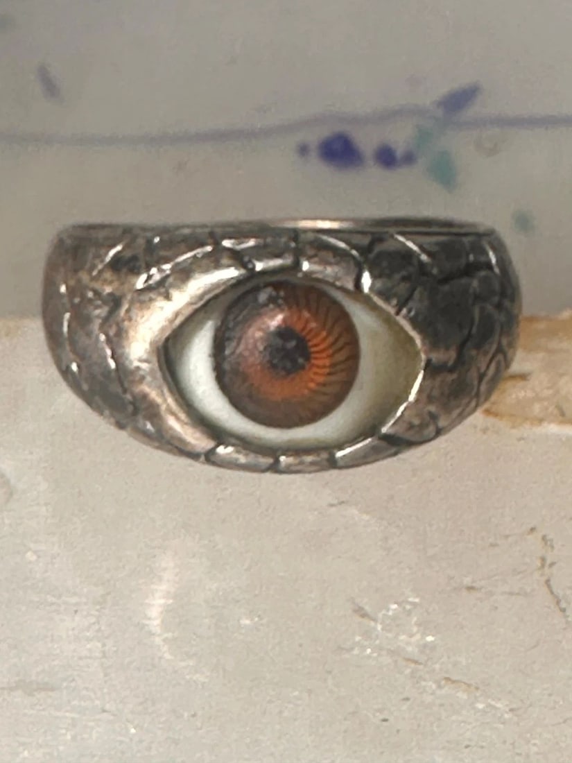VINTAGE EYE RING SIZE 11.50 SNAKE SURFACE DESIGN BAND STERLING SILVER WOMEN MEN: VINTAGE EYE RING SIZE 11.50 SNAKE SURFACE DESIGN BAND STERLING SILVER WOMEN MEN Vintage Eye ring size 11.50 snake surface design band sterling silver women men Some scratching an older vintage eye ban