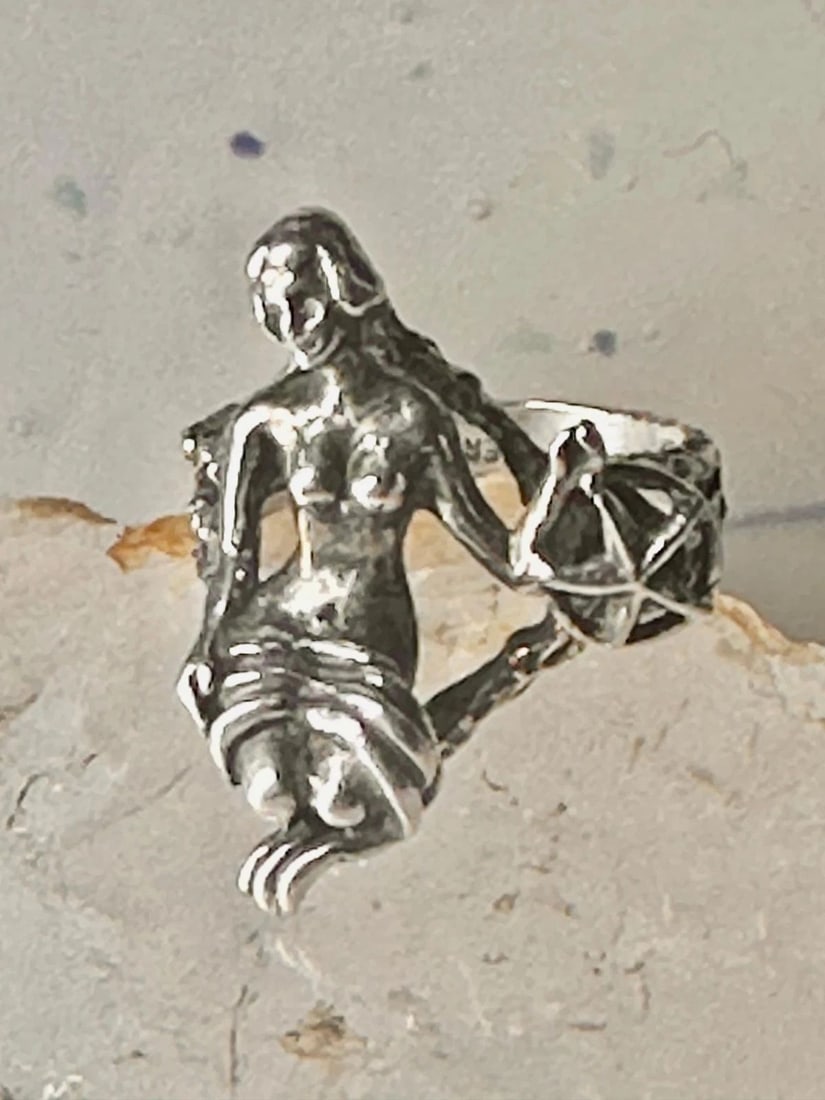 NUDE LADY RING FIGURATIVE LADY HOLDING SIZE 6 STAR BAND STERLING SILVER WOMEN (1 of 2)