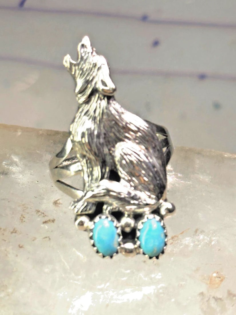NAVAJO WOLF RING TURQUOISE BAND SIZE 8 STERLING SILVER MEN WOMEN: NAVAJO WOLF RING TURQUOISE BAND SIZE 8 STERLING SILVER MEN WOMEN Navajo wolf Ring turquoise band size 8 sterling silver men women Size 8 Weight 6.9g Length. 1 3/8" Width 5/8" Thinnest part of band 1/8