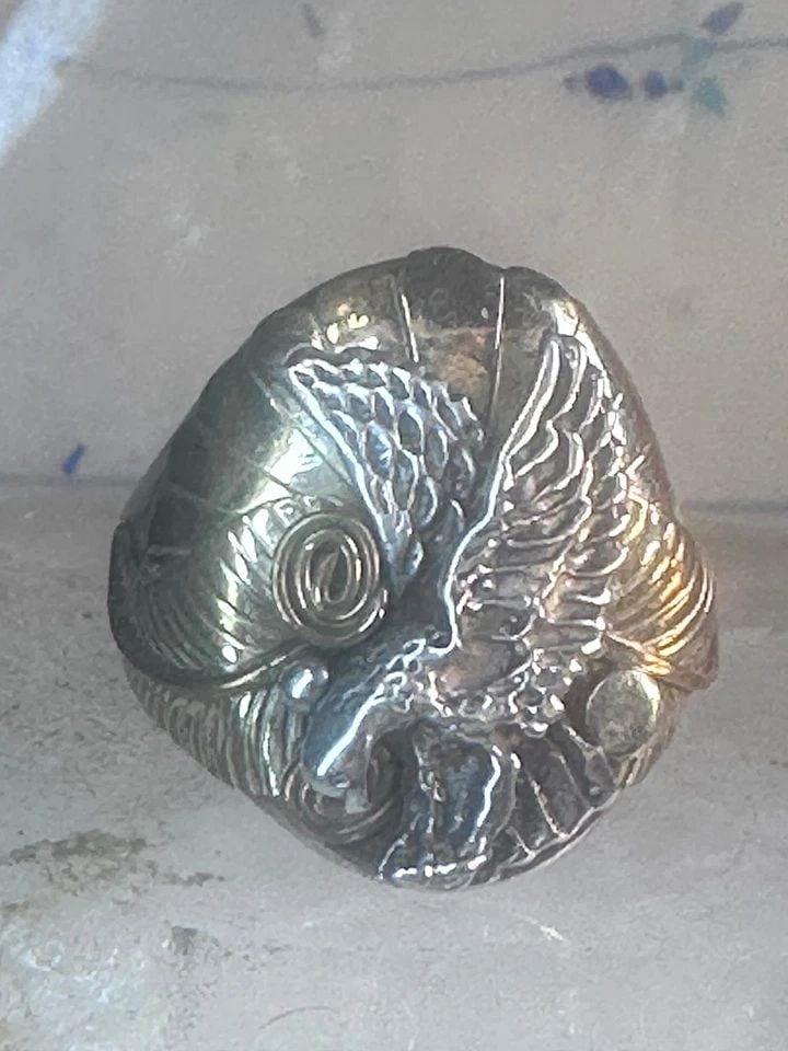 NAVAJO RING EAGLE BAND SIZE 10.7 SOUTHWEST STERLING SILVER WOMEN MEN: NAVAJO RING EAGLE BAND SIZE 10.7 SOUTHWEST STERLING SILVER WOMEN MEN Navajo Ring Eagle band size 10.7 southwest sterling silver women men There is an empty space under the head see close up photo - ma