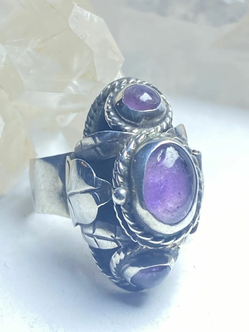 POISON RING MEXICO AMETHYST STERLING SILVER WOMEN GIRLS: POISON RING MEXICO AMETHYST STERLING SILVER WOMEN GIRLS Poison ring Mexico amethyst sterling silver women girls Size 8 adjustable Weight 7.8g Length 1. 1/8" Width 1/2" Thinnest part of band. 3/16"