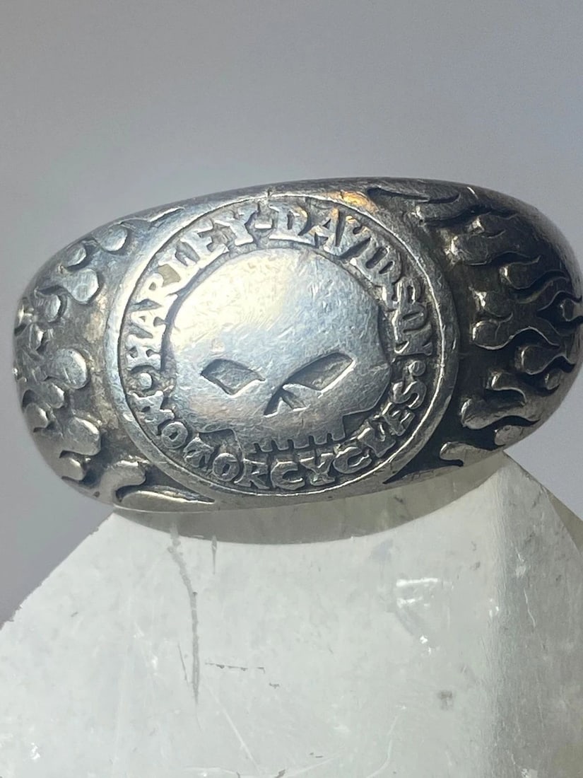 HARLEY DAVIDSON RING BIKER BAND FLAMES STERLING SILVER WOMEN MEN: HARLEY DAVIDSON RING BIKER BAND FLAMES STERLING SILVER WOMEN MEN Harley Davidson ring biker band flames sterling silver women men Size 14 Weight 15.9g Length 5/8" Thinnest part 3/16"