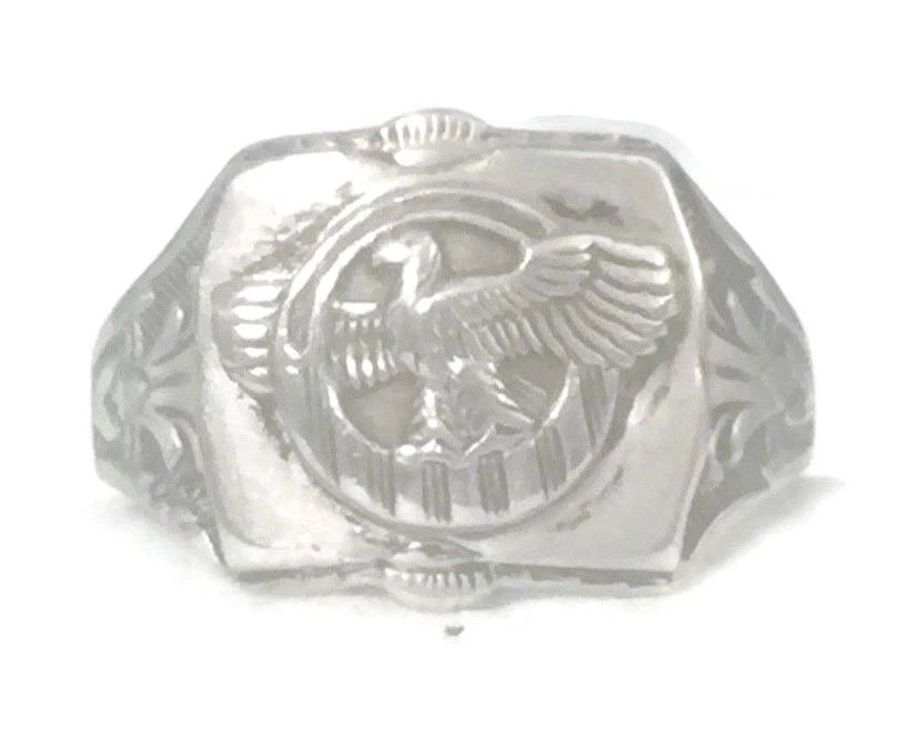 EAGLE RING OR BAND VINTAGE STERLING SILVER SIZE 11.50 MEN: EAGLE RING OR BAND VINTAGE STERLING SILVER SIZE 11.50 MEN Eagle Vintage Sterling Silver Ring or Men Band Size 11.50 Between a Size 11.50 and Size 11.75 Weight 8.4g Widest Part of Band 5/8" Thinnest Pa