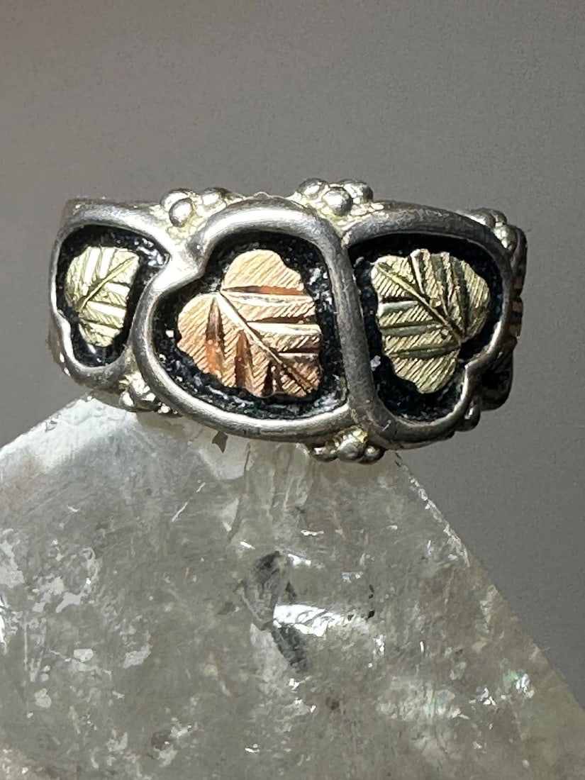BLACK HILLS GOLD RING SIZE 6.75 BAND STERLING SILVER WOMEN: BLACK HILLS GOLD RING SIZE 6.75 BAND STERLING SILVER WOMEN Black Hills Gold ring size 6.75 band sterling silver women Signed CCO sterling 12K ( detailed w 2K over the sterling leaves ) I leave the rin